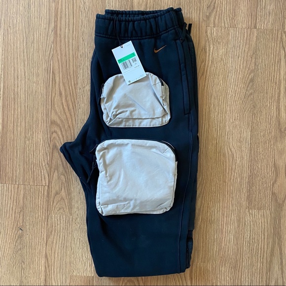 SOOOLLLDDDD Nike X Travis Scott Utility Sweatpants - Picture 2 of 5